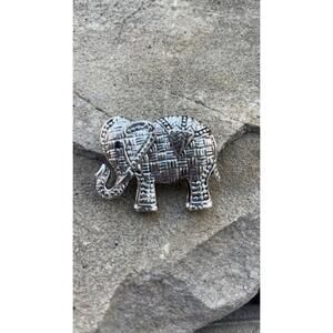 Silver Tone Adorable Textured Elephant Animal Brooch Pin Trunk Up Unsigned